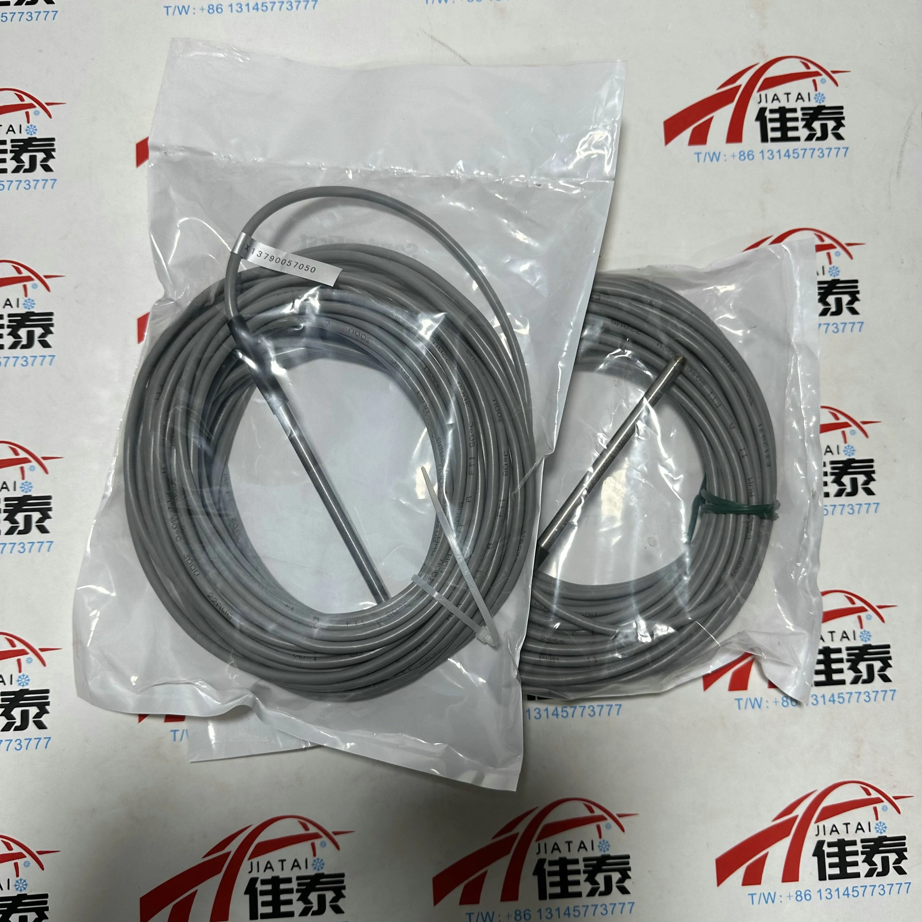 Trane SEN00202 Sensor is a high-precision temperature sensor for industrial cooling systems
