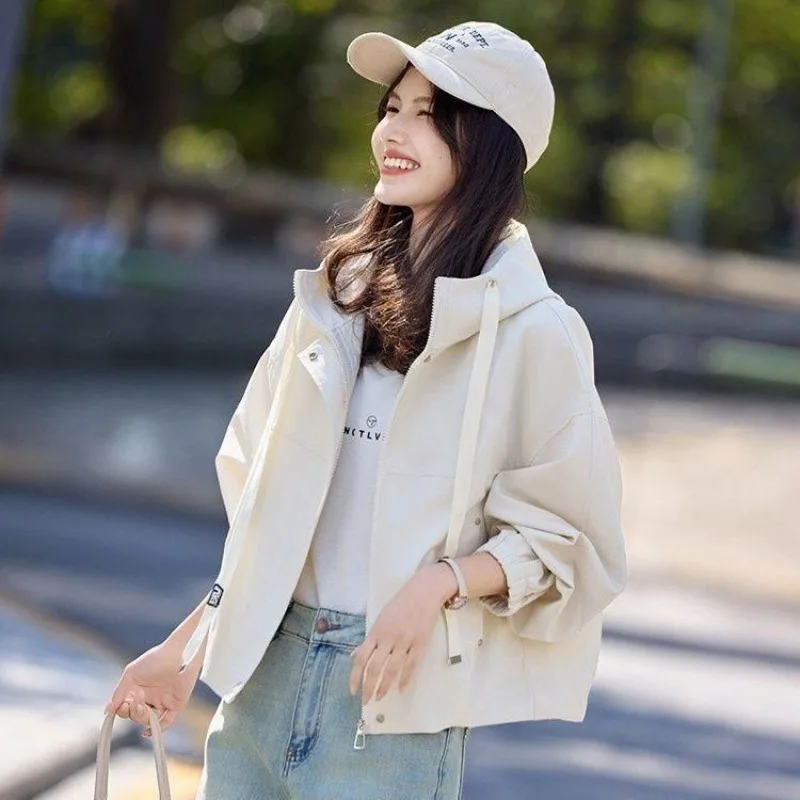 Giacca classica versatile corta con cappuccio Giacca d'assalto 2025 Nuova giacca da esterno comoda semplice casual allentata primaverile e autunnale