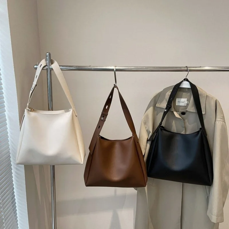 

Women's Handbag Made Of Zinnia-Patterned Leather Boasting High-End Paris Commuter Lasting Spacious Soft Modern Style​