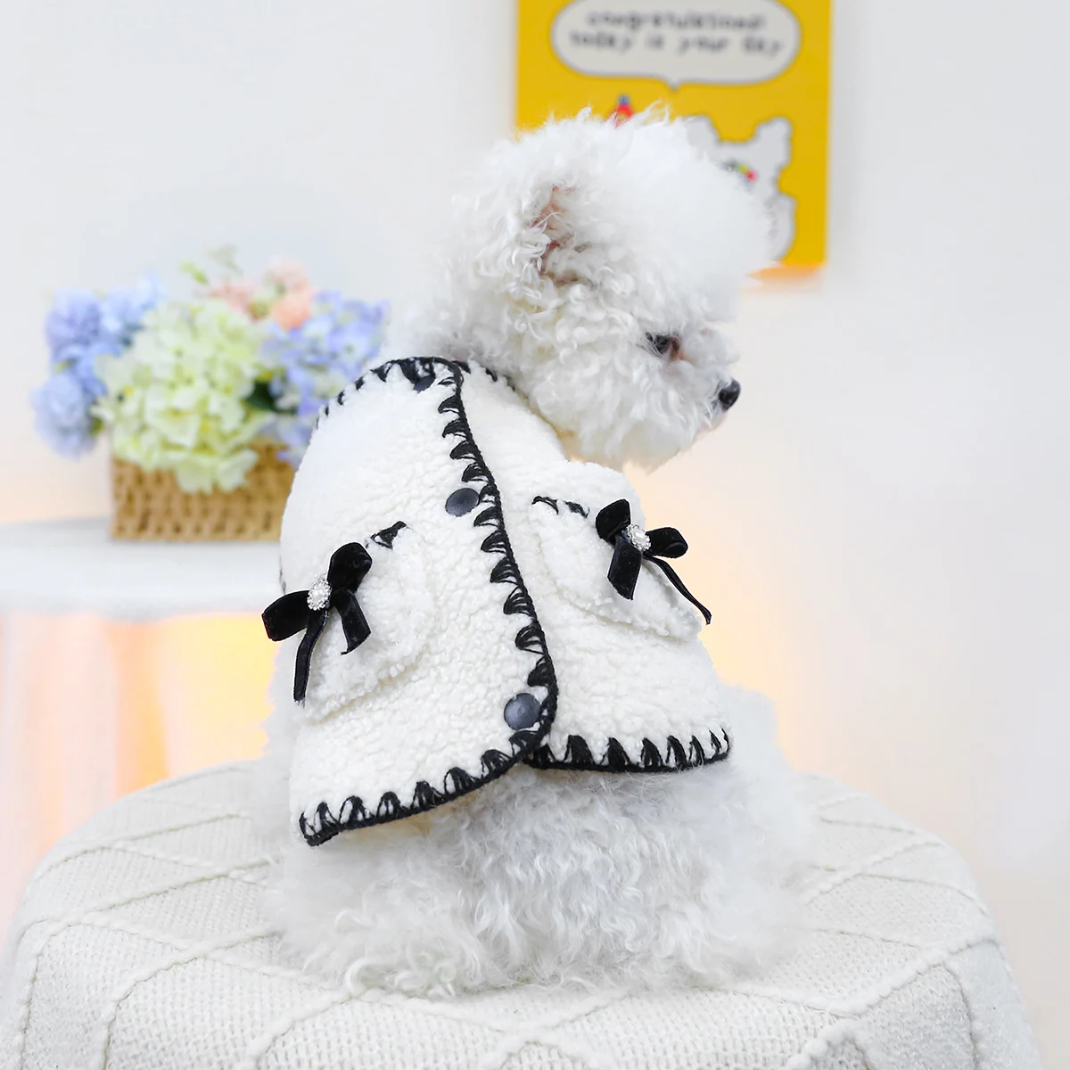 1PC pet clothing autumn and winter thick velvet black and white fragrant vest jacket suitable for small and medium-sized dogs