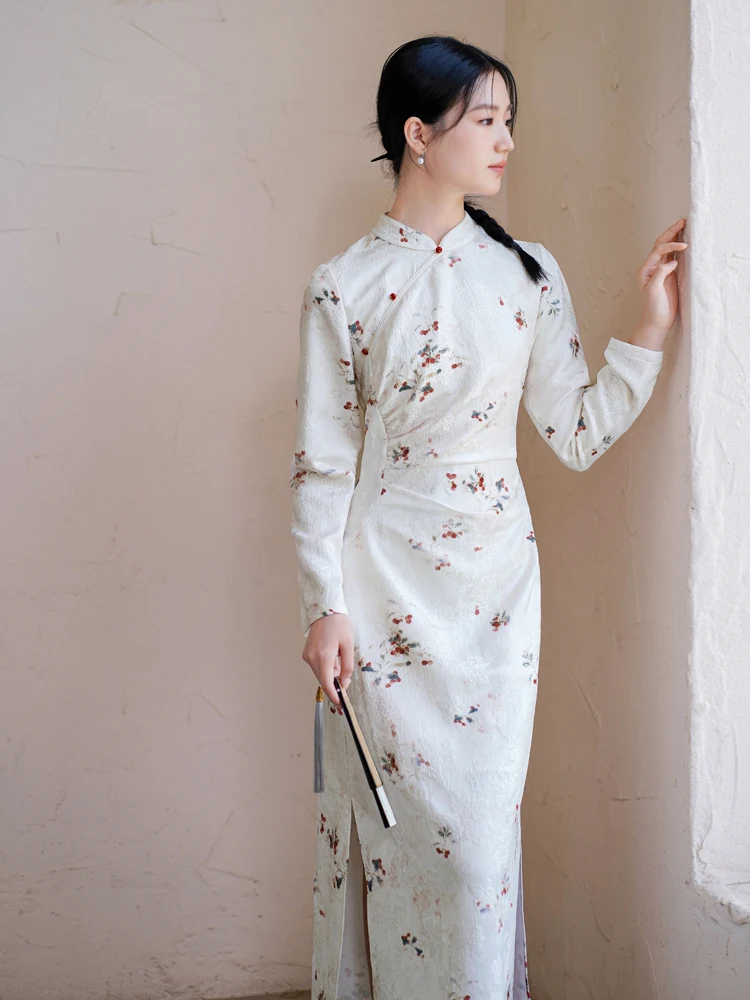 

Оригинальное длинное ципао ручной работы для женщин, осенняя новинка, с градиентной вышивкой, в новом китайском стиле, платье-халат с флаговым узором, элегантное платье