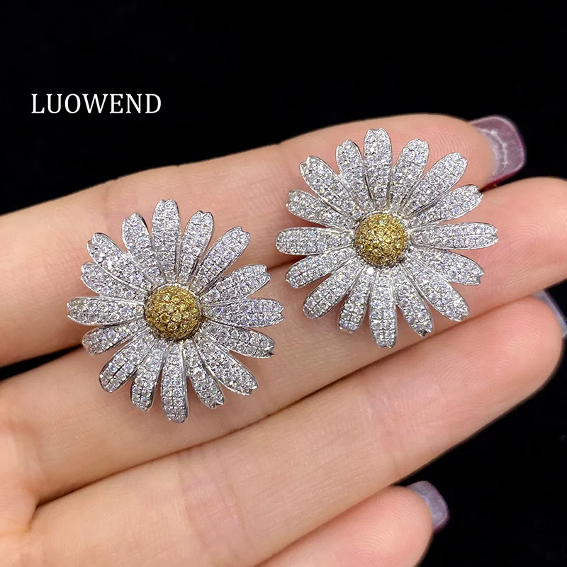 

LUOWEND 18K White&Yellow Gold Earrings Elegant Daisy Shape Real Natural Yellow Diamond Stud Earrings for Women Party Jewelry