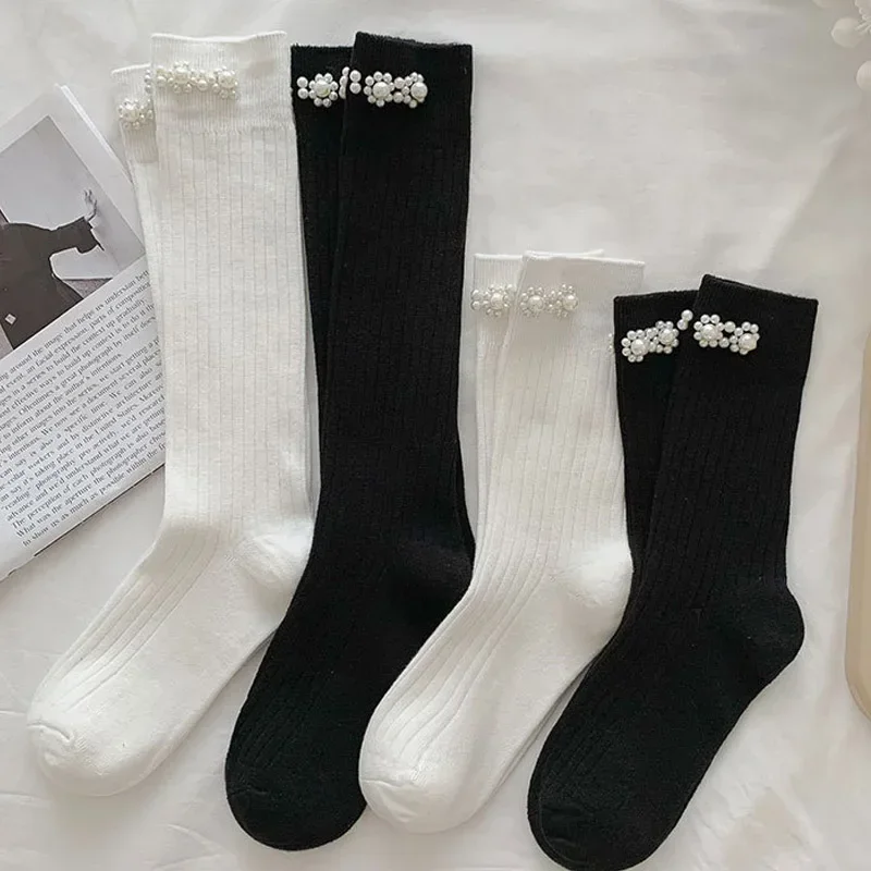 Personalisierte Perlensocken, vertikale Streifen, Baumwollsocken, Imitationsperlen-Dekoration, modische, einfache Strumpfwaren, einfarbige Wadensocken