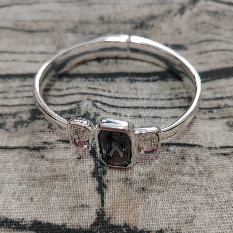 

Модный открытый браслет 2026 года в европейском и американском стиле, идеально подходящий для ювелирных украшений для девушек.