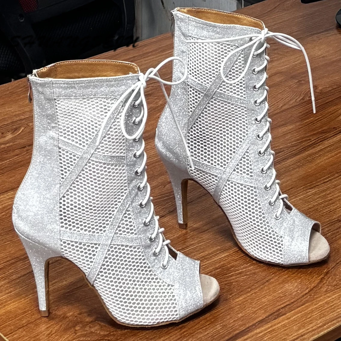 SHUANGSEJU New silver glitter Latin dance shoes women's mesh breathable high-top jazz ankle boots high-heeled dance shoes 10cm