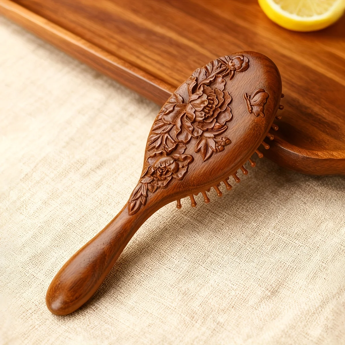Roter Sandelholz-Luftkissenkamm mit Gravur, Holz-Kopfhautmassagebürste, antistatischer Entwirrungskamm, Geschenk, Haarstyling-Zubehör – Detail 9