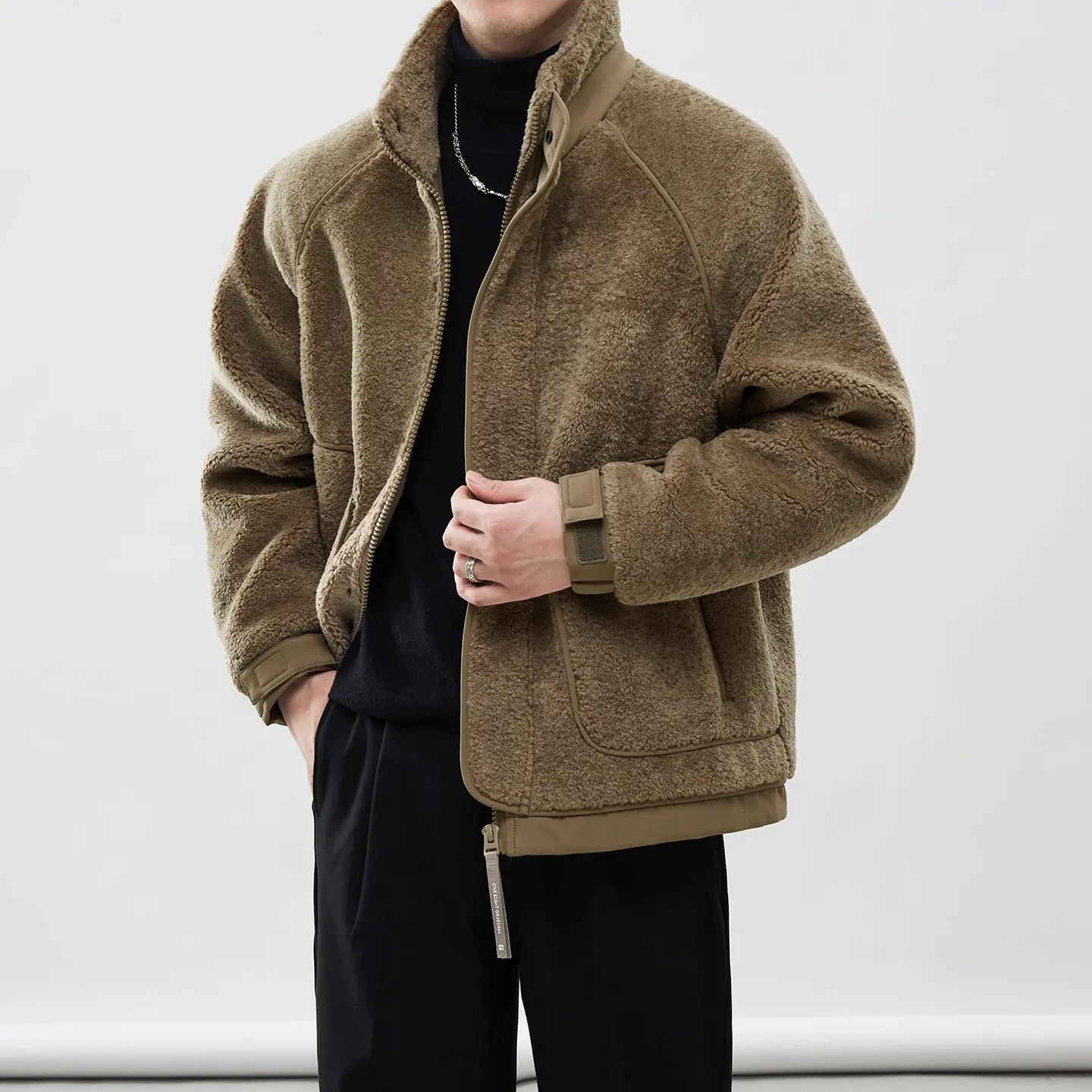 

Мужская утепленная флисовая куртка-пуховик на осень-зиму, теплая модная куртка из овечьей шерсти, нейлоновая ткань, городской повседневный стиль, длинный рукав, Z...