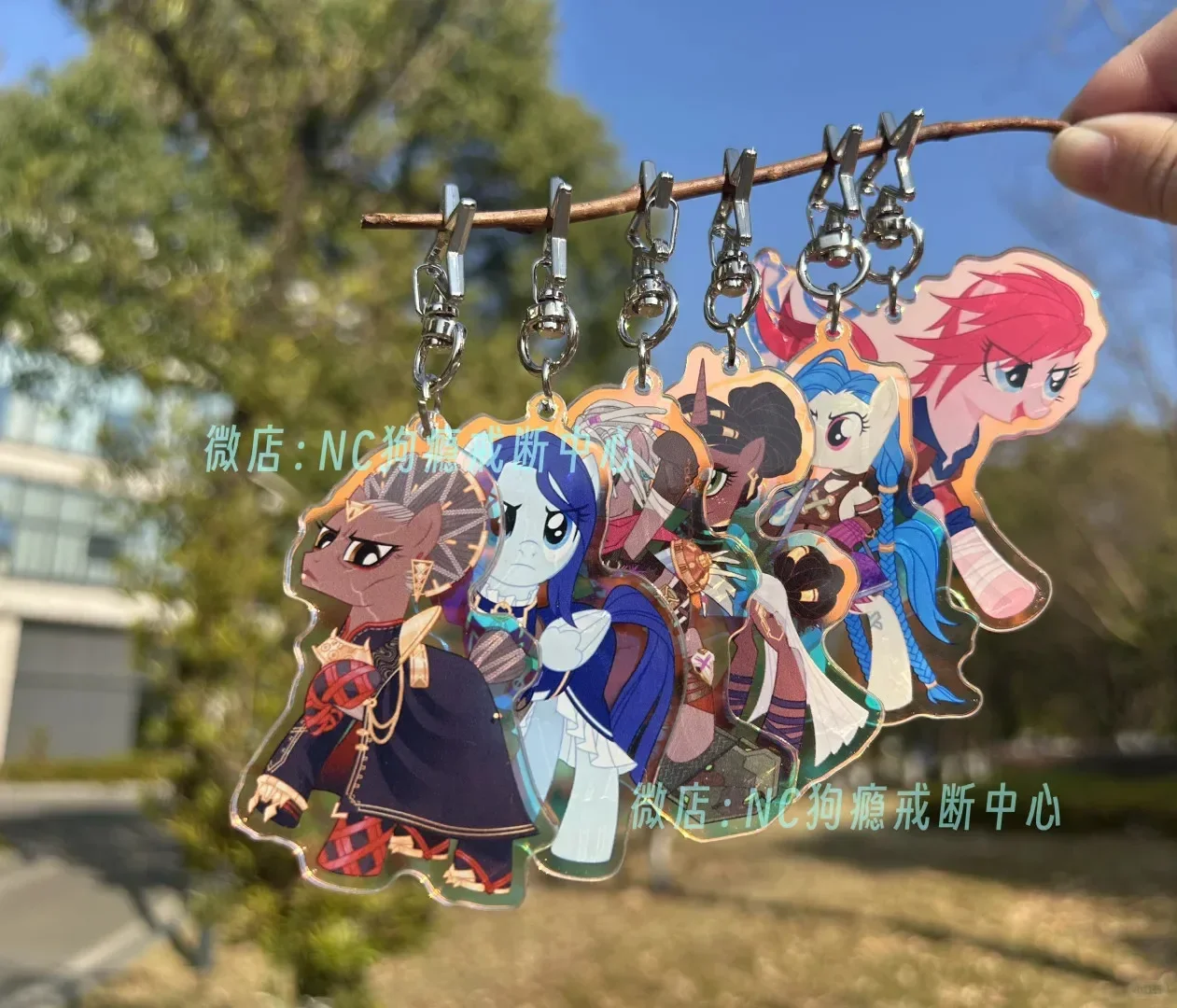 Jinx Anime Keychain Women Arcane Acrylic Key Chain Man Caitlyn Key Ring Pendant European Ornament Accessories Friend Gift