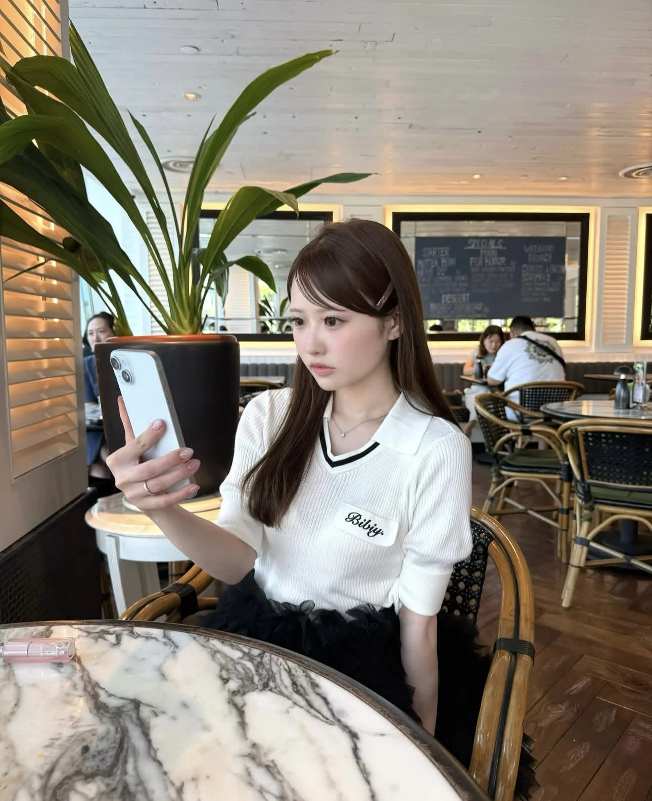 Korean Style Color Block V Neck  Knitted Short Sleeve Women's Slim Fit Embroidered Label Five Sleeve Top Commute Style