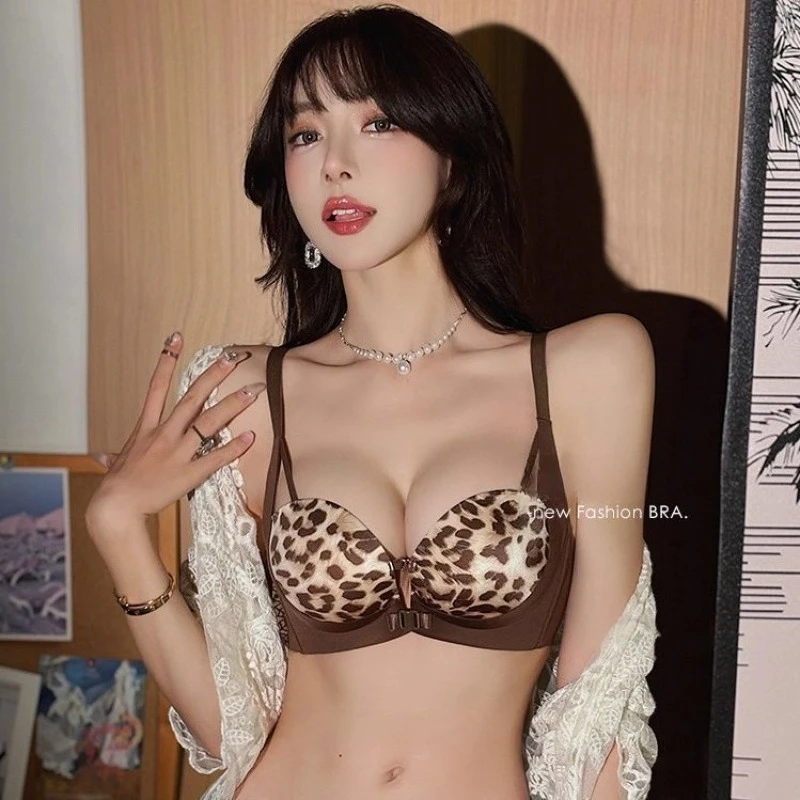 حمالة صدر أوروبية بطبعة الفهد غير سلكية من الأمام مبطنة براليت دعم مريح سلس لمجموعة الملابس الداخلية الصغيرة في المملكة المتحدة