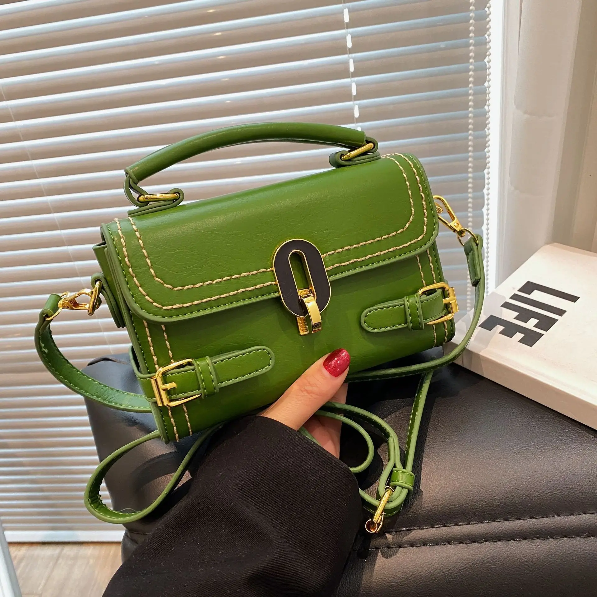 

2025 New! Women's High-End Shoulder Messenger - Niche Light Luxury, Retro Small Square Bag, Versatile & Portable