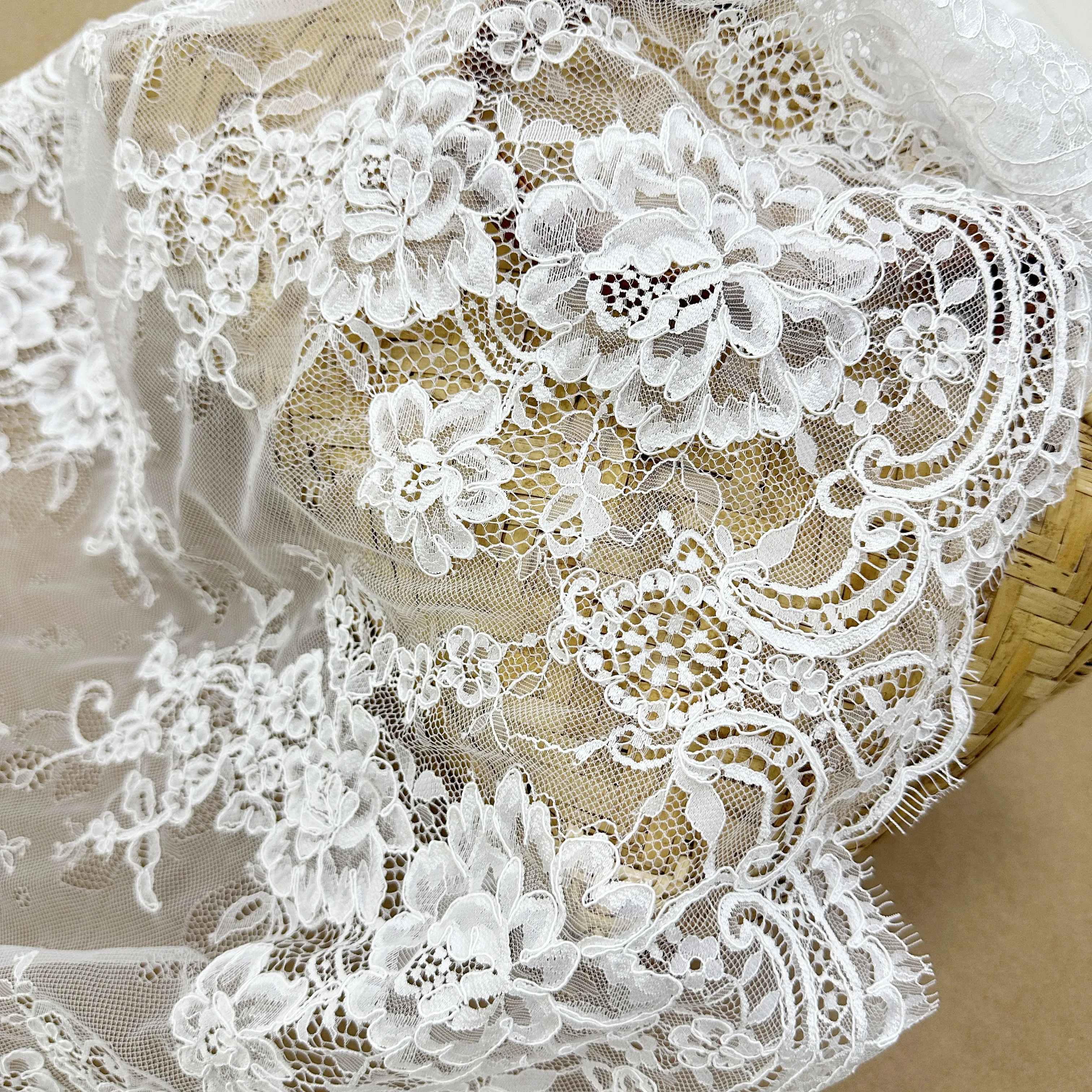 3 Meter handgefertigte Alençon-Spitzenborte für Brautschleier, Hochzeitsbänder, Stirnbänder, Schmuck und Kostümdesign – Detail 4