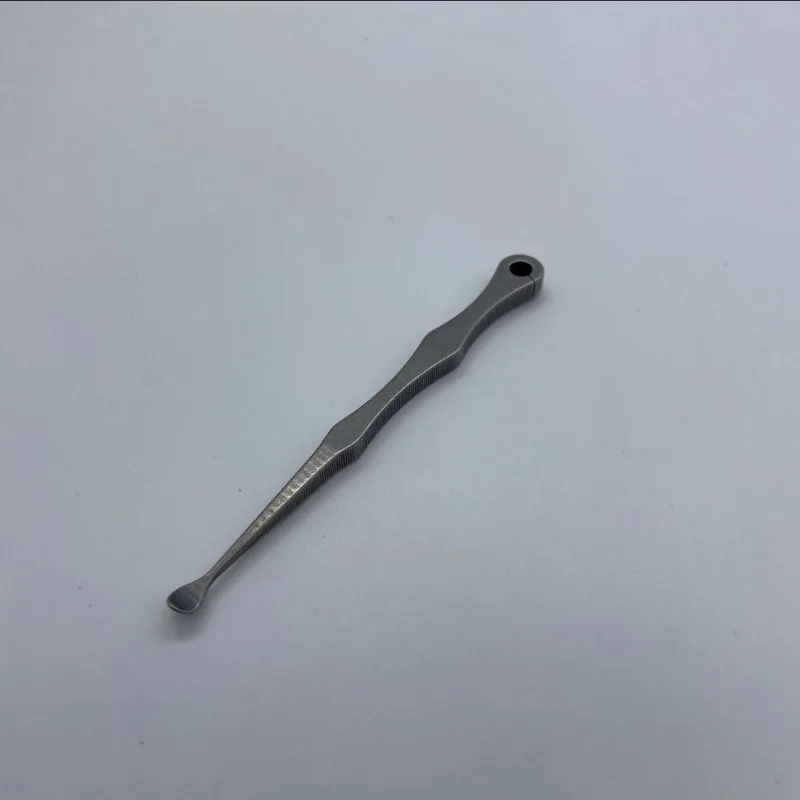 Titanium alloy large ear scoop high-grade solid integrated safety non-toxic light hard