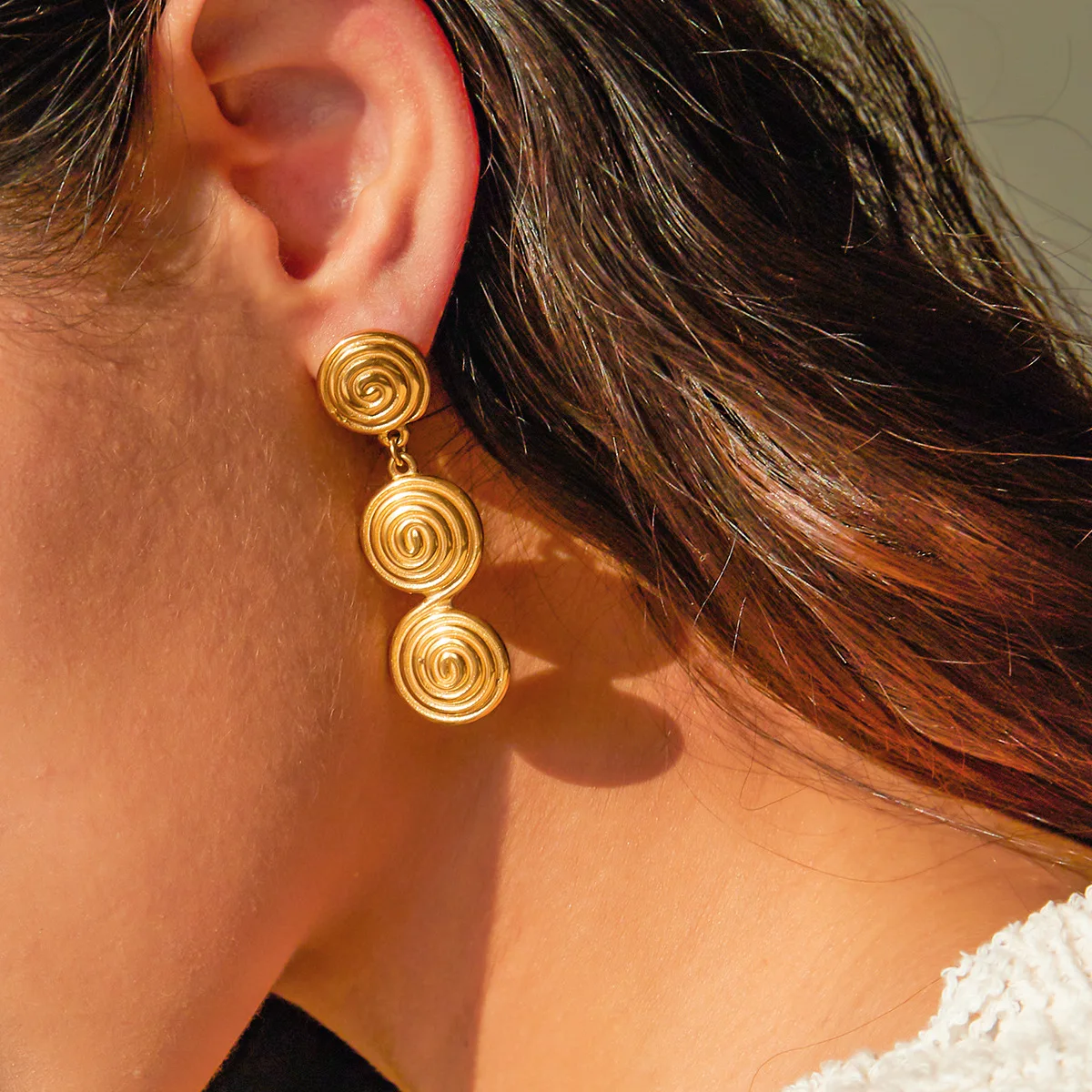 

Stainless Steel PVD 18K Gold Plated Tarnish Twist Round Beads Dropping Earrings For Woman Jewelry Wholesale Trendy
