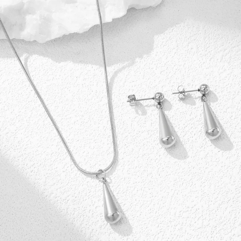 New Fashionable Stainless Steel Drop Clavicle Chain Earring Set Para Temperamento E Sweet Ladies Jóias Acessórios Presente