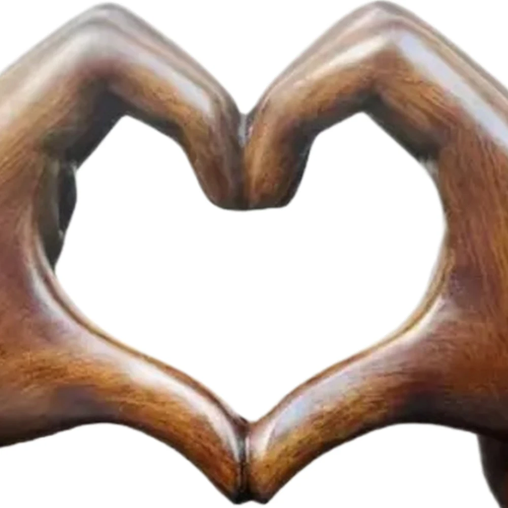 Faux Wood Grain Love Sign Sculpture Resin Hand Ornament Charming Wooden Heart Shape Gesture Statue for Home Office Decoration