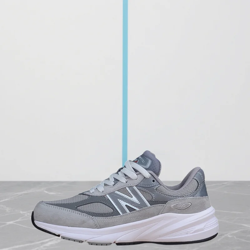 

This pair of sports shoes has good breathability, is lightweight, and incorporates professional shock absorption technology.