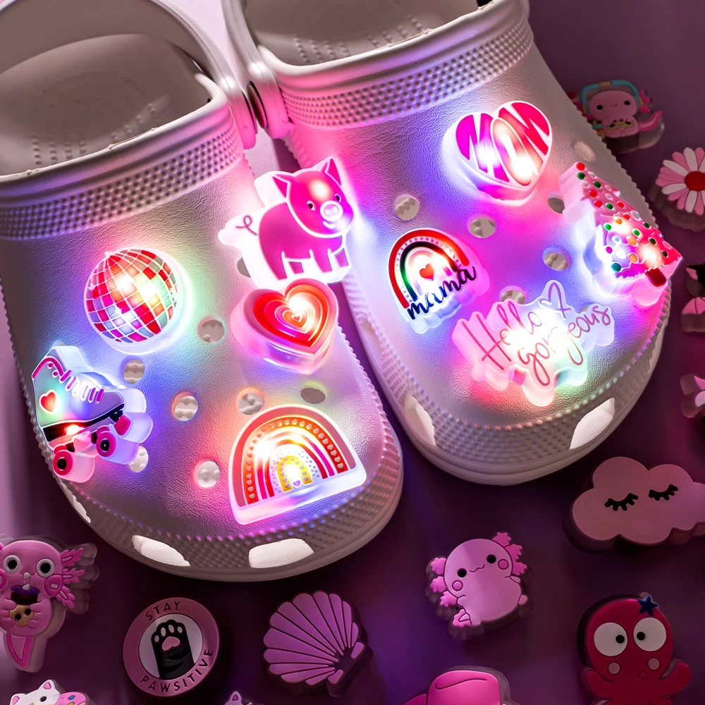 1PCS Pink LED Shoe Charms Cute Pink Animal Cats Pigs Luminous Women Girl Shoe Accessories Pins Clog Sneaker Buckle Decoration