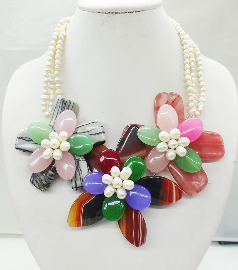 

You are so beautiful! ! Classic Brazilian semi-precious stone flower necklace. This necklace is you 20"