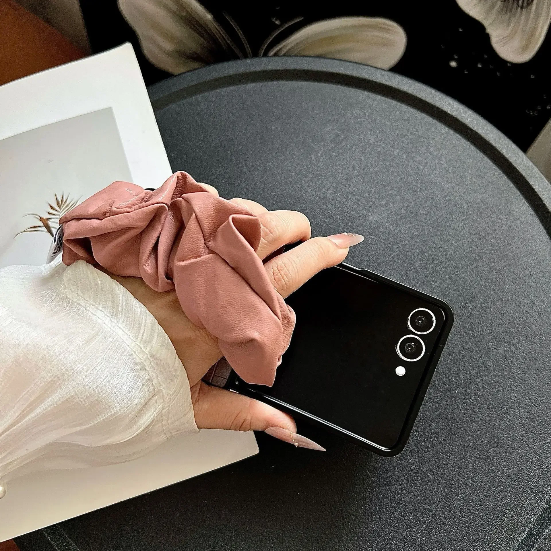 

Bowknot Wristband Phone Case for Samsung Galaxy Z Flip 7 6 5 4 Protective Back Cover for ZFlip5 ZFlip6 ZFlip7 Case Shell