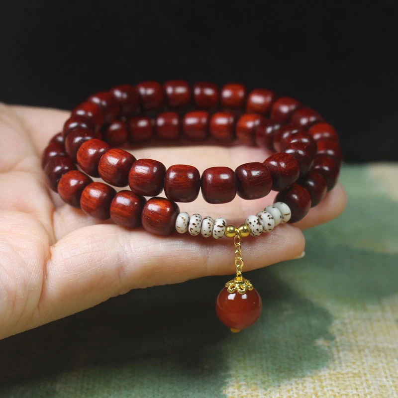 

Буддийские молитвенные четки-браслет из замбийского розового дерева и кровавого сандала в старинном стиле, двухслойные, с подвеской из красного агата