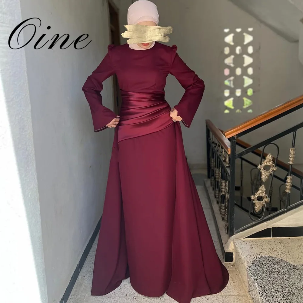 Oine Red High Neck Abendkleider 2026 Langarm Satin Falten A-Linie Sweep Zug Ballkleider Hochzeit Party Kleid Maßgeschneidert