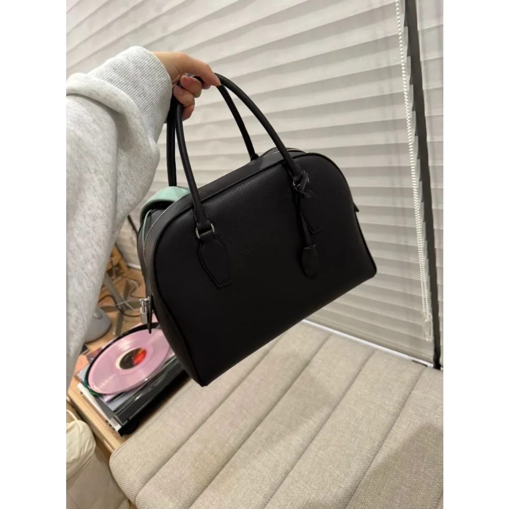New High-quality First-layer Cowhide Bowling Bag Women's Large-capacity Niche Design Commuter Shoulder Crossbody Light Luxury
