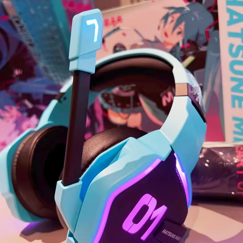 

Hatsune Miku Heart of Esports Anime Series Multifunctional Mouse Mechanical Keyboard Esports Earphones Collectible Figure Gift