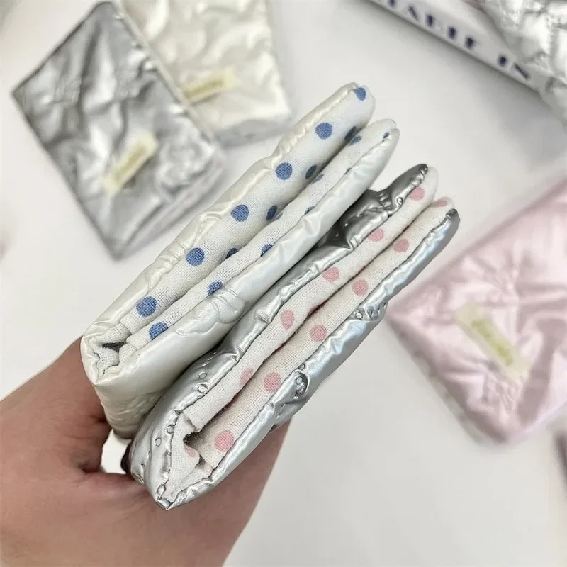Borse a portafoglio con clip per carta di credito e biglietto ID da donna con fiocco impermeabile a forma di cuore. Simpatico porta passaporto con fiocco coreano per le donne che viaggiano