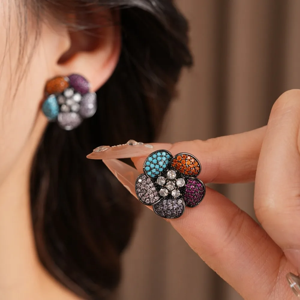 Romantic Refined Black Tone Inlaid Multi Color Zircon Five Petal Flower Stud Earrings for Women Art Exhibition Fashion Jewelry.