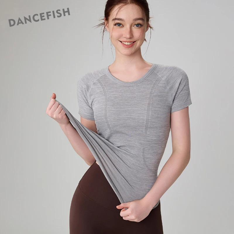 

DANCEFISH Fit Slim Round Neck Seamless Sports Short Sleeve Women Fashion Outdoor Breathable Training Fitness Yoga T-shirt