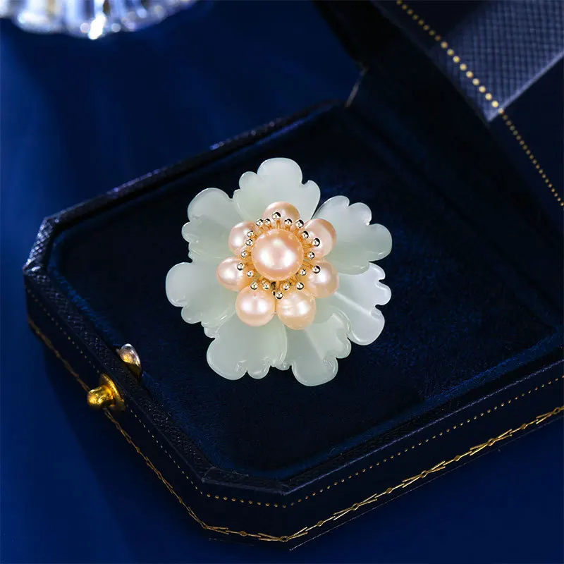 High-end multi-functional coat suit brooch, elegant and refined camellia brooch