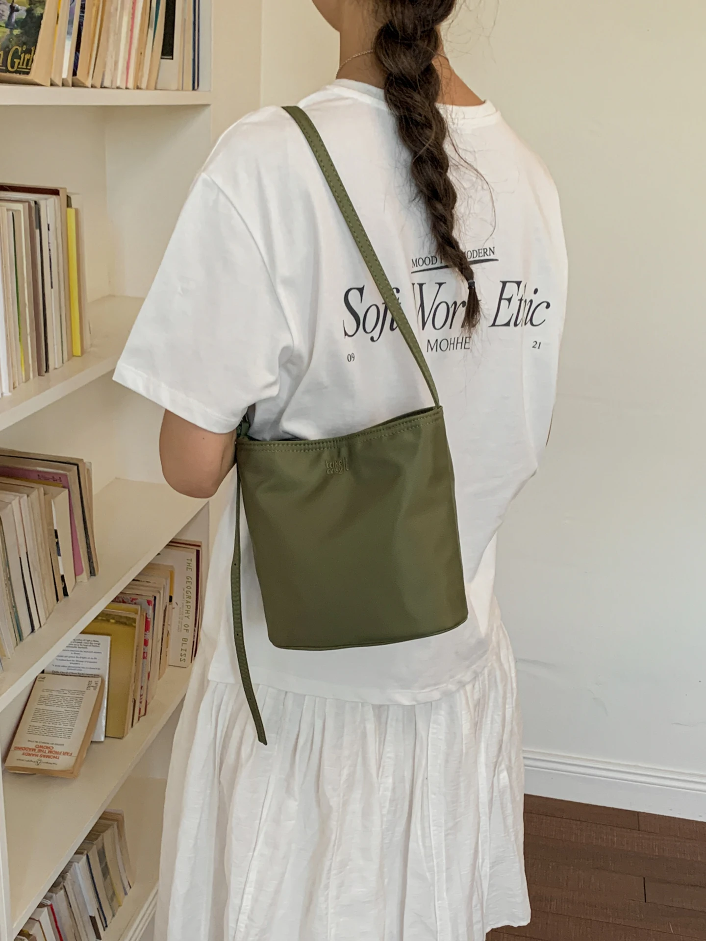 Lightweight Nylon Bucket Bag Women's Large Capacity Macaron Color Handheld Single Shoulder Crossbody Tote Bag Commuting