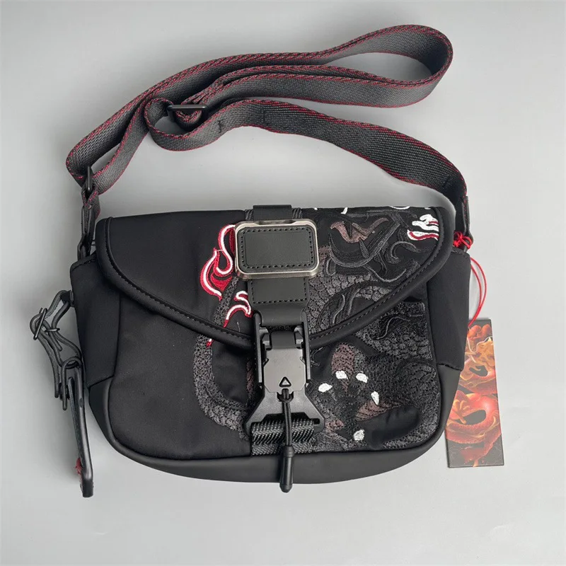 

Ballistic Nylon Men's Shoulder Bag Year of the Dragon Embroidery Flip Messenger Bag Fashion Ethnic Style 232716 Trend Design