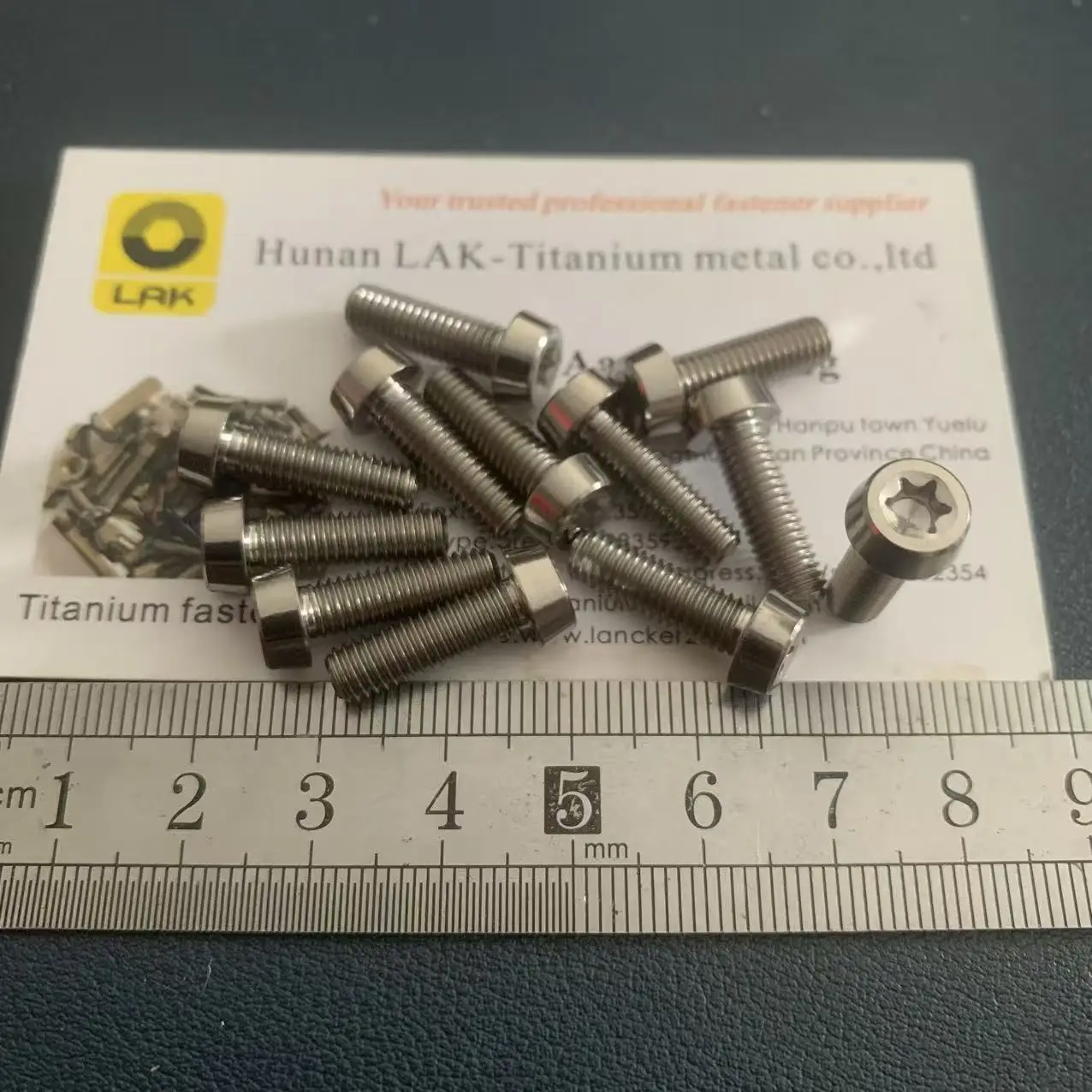 M5x8 M5x16 التيتانيوم توركس T25 رقيقة غطاء رأس المسمار لرأس الدراجة 8.5x3.5 Gr5