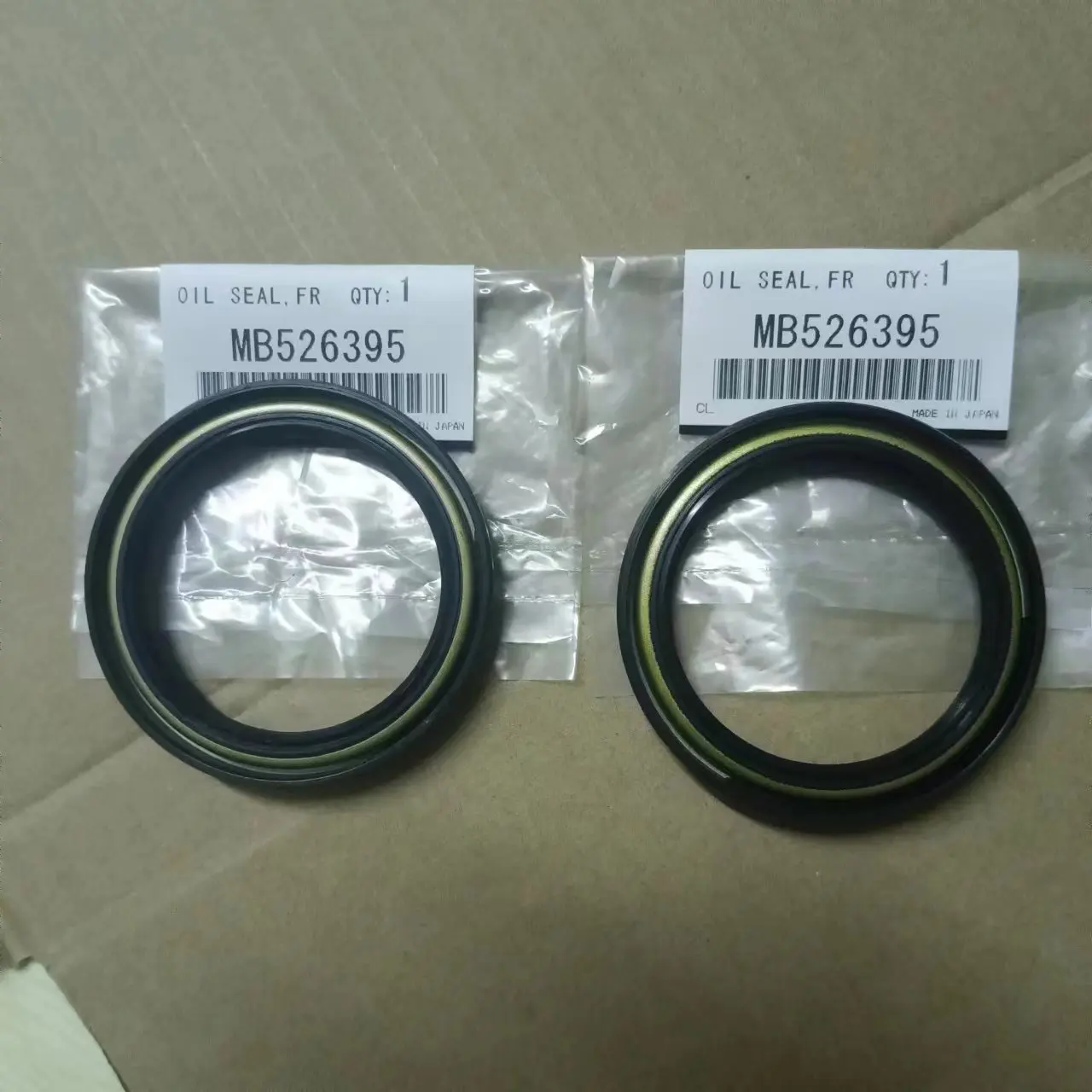 Front Wheel Hub Oil Seal For Mitsubishi Montero Pajero Sport L200 V32 V43 V44 V45 V46 MB526395