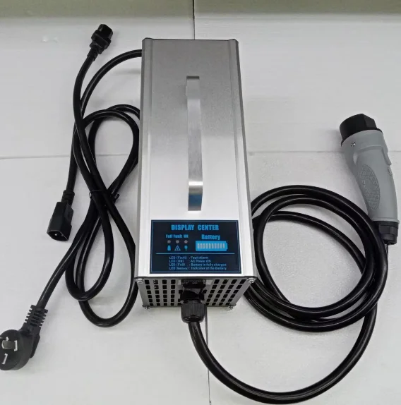 Carregador de bateria para carrinho de golfe 72v 30A Tong S14C Entrada de motor de ônibus turístico 220V Carregador inteligente inteligente