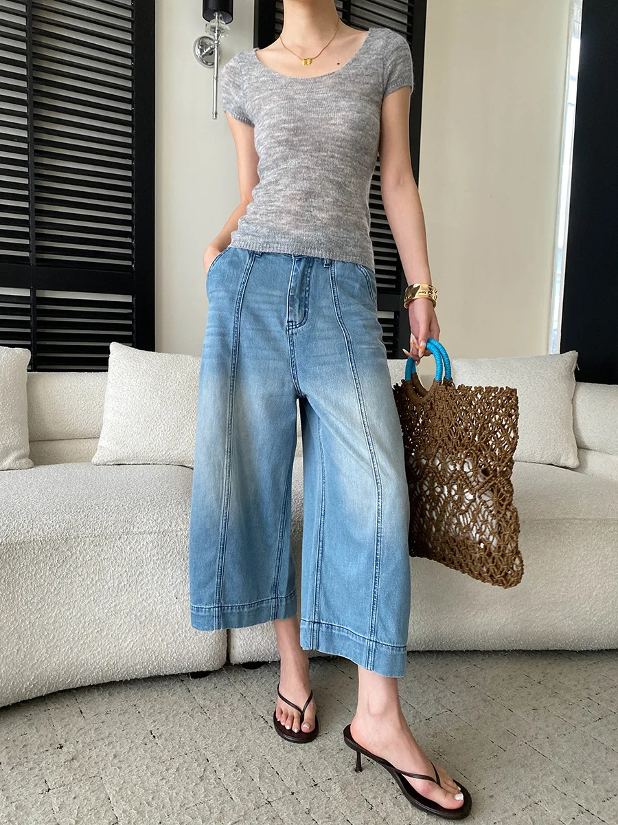 Sommerliche Damenjeans in unifarbenem Design mit hoher Taille, schlank machendem Schnitt und geradem, weitem Bein. – Detail 5