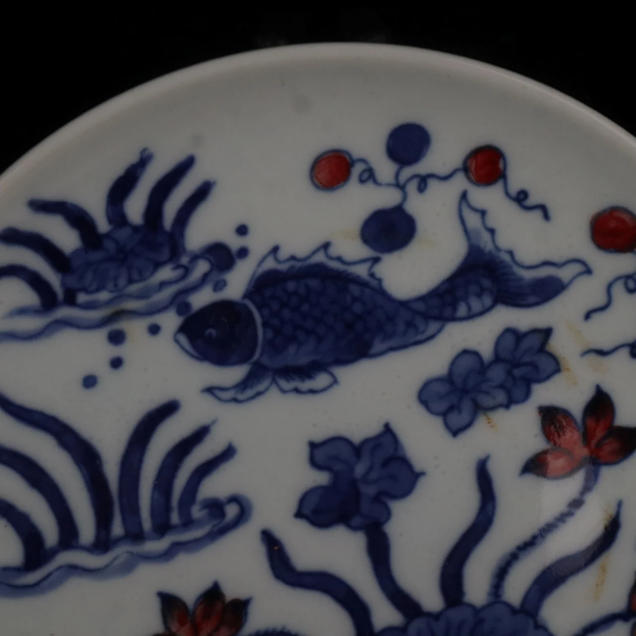 Jingdezhen Blue and White Glazed Red Fish Algae Pattern Small Plate Antique Porcelain Decoration