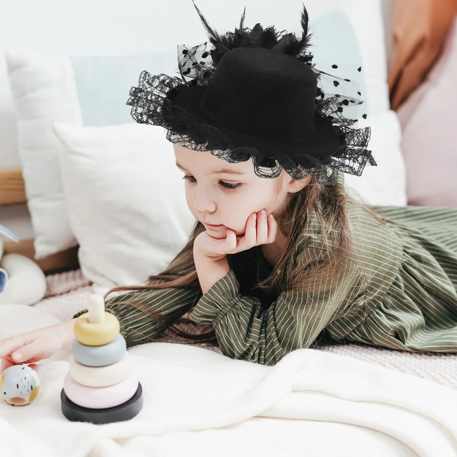

Small Fascinator Hats Black Tiny Tea Party Hat for Women Mini Stage Performance Hair Barrettes Kids Cloth Plume Design