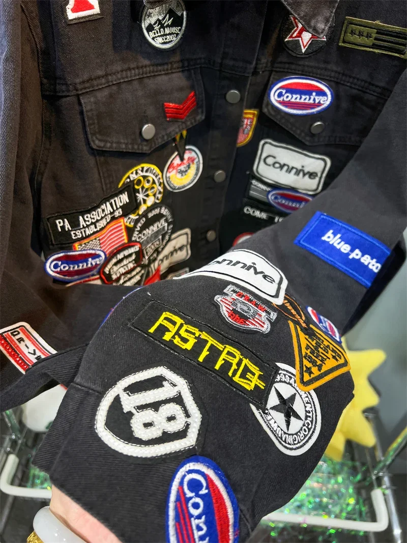 Frühling und Herbst Neue Herren-Jeansjacken mit Stickerei Y2K Trendige und Stilvolle Slim-Fit-Jeansjacke mit Abzeichen – Detail 23