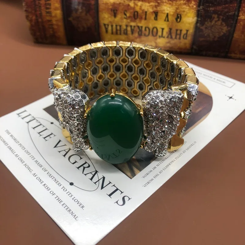 

Medieval Design Copper Material Inlaid with Rhinestone Full Diamond Bracelet Green Agate Jade Inlaid with Versatile Fashion