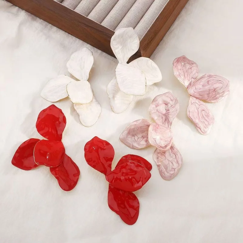 

French Vintage Textured Petal Earrings for Women Large Size Slimming Drop Earrings New Popular Daily Party Jewelry Accessories