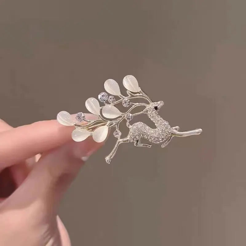 1PCS Luxury Wings Fairy Brooch Elegant Butterfly Ballet Dancer Pins Creative Rhinestone Alloy Clothing Accessories Gifts 2023