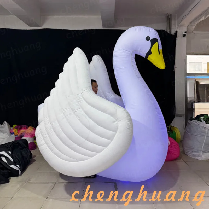 

Надувной лебедь, 2,5-метровый надувной лебедь для художественного оформления выставки, можно светить и оснащен воздуходувкой.