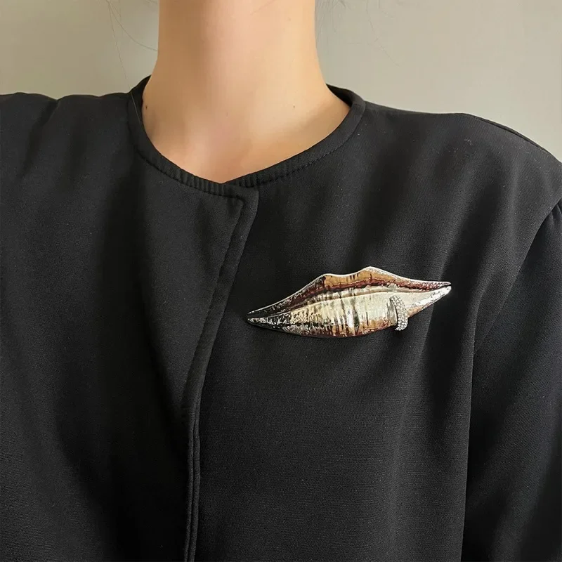 Fashion Jewelry European and American Design Lip Shaped Brooch For Women Party Gifts Exaggerative Accessories 2024 Trend New