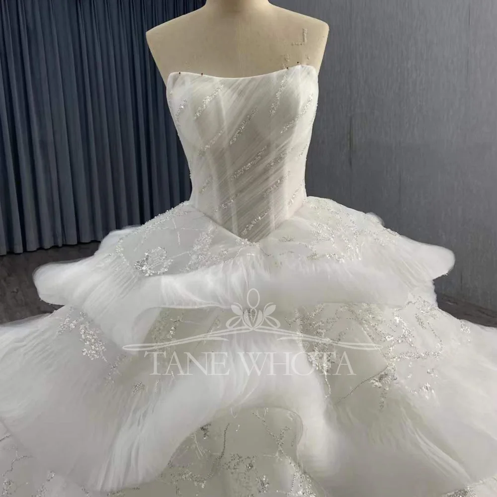 فستان زفاف فاخر بدون حمالات بدون أكمام وأربطة من الخلف ومطرز بطبقات فستان زفاف مخصص من Novias Vestidos