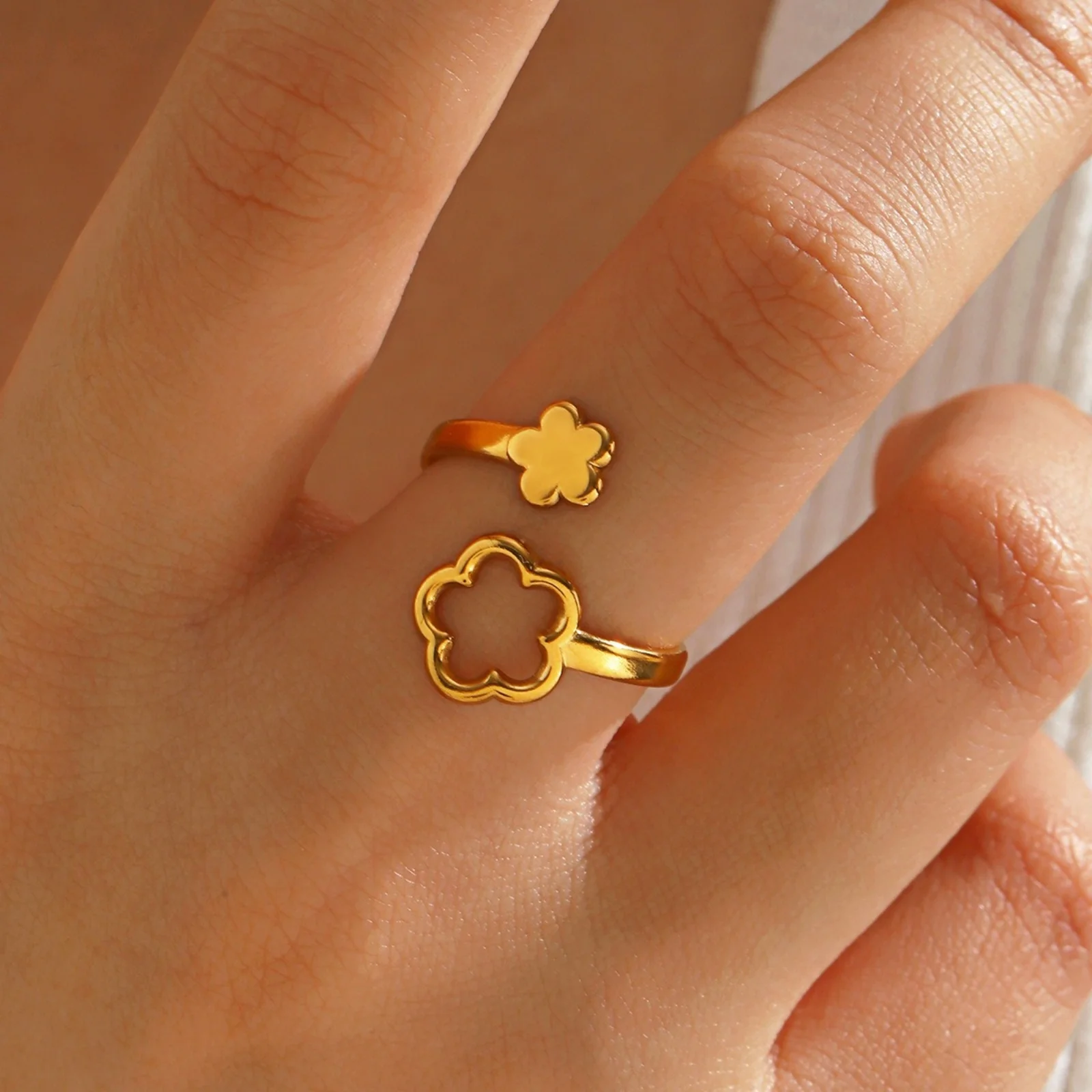 1pc Exquisite Stainless Steel Rings Flower Hollow Open Adjustable Finger Rings For Women Party Club Jewelry 18mm(US Size 7.75)