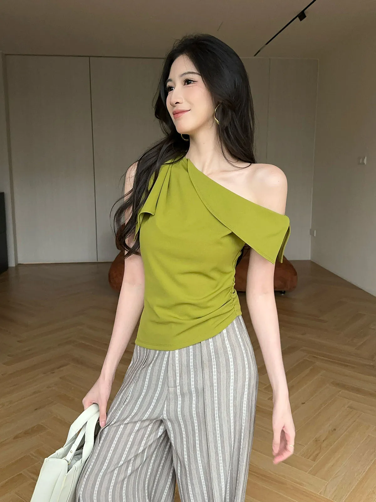 

Повседневная асимметричная футболка с коротким рукавом, утягивающая, летняя, модная, в корейском стиле, из смесового полиэстера и спандекса