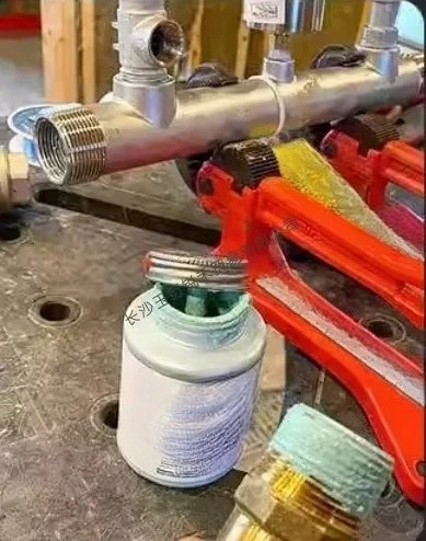 Tragbare multifunktionale Rohrzange mit Selbstsicherung